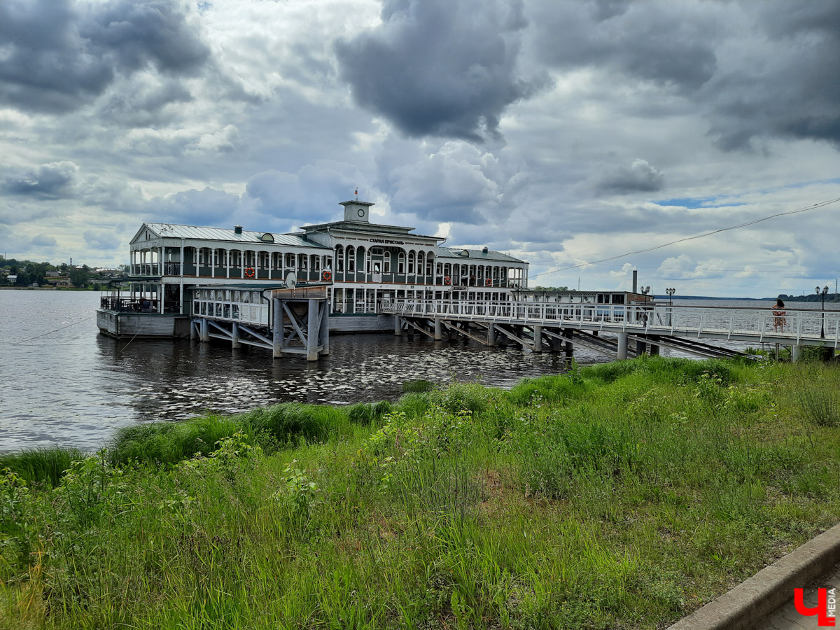 Ехать некуда? Да бросьте! Бросьте дела и айда в Кострому. Мы там побывали, делимся впечатлениями и фото.
