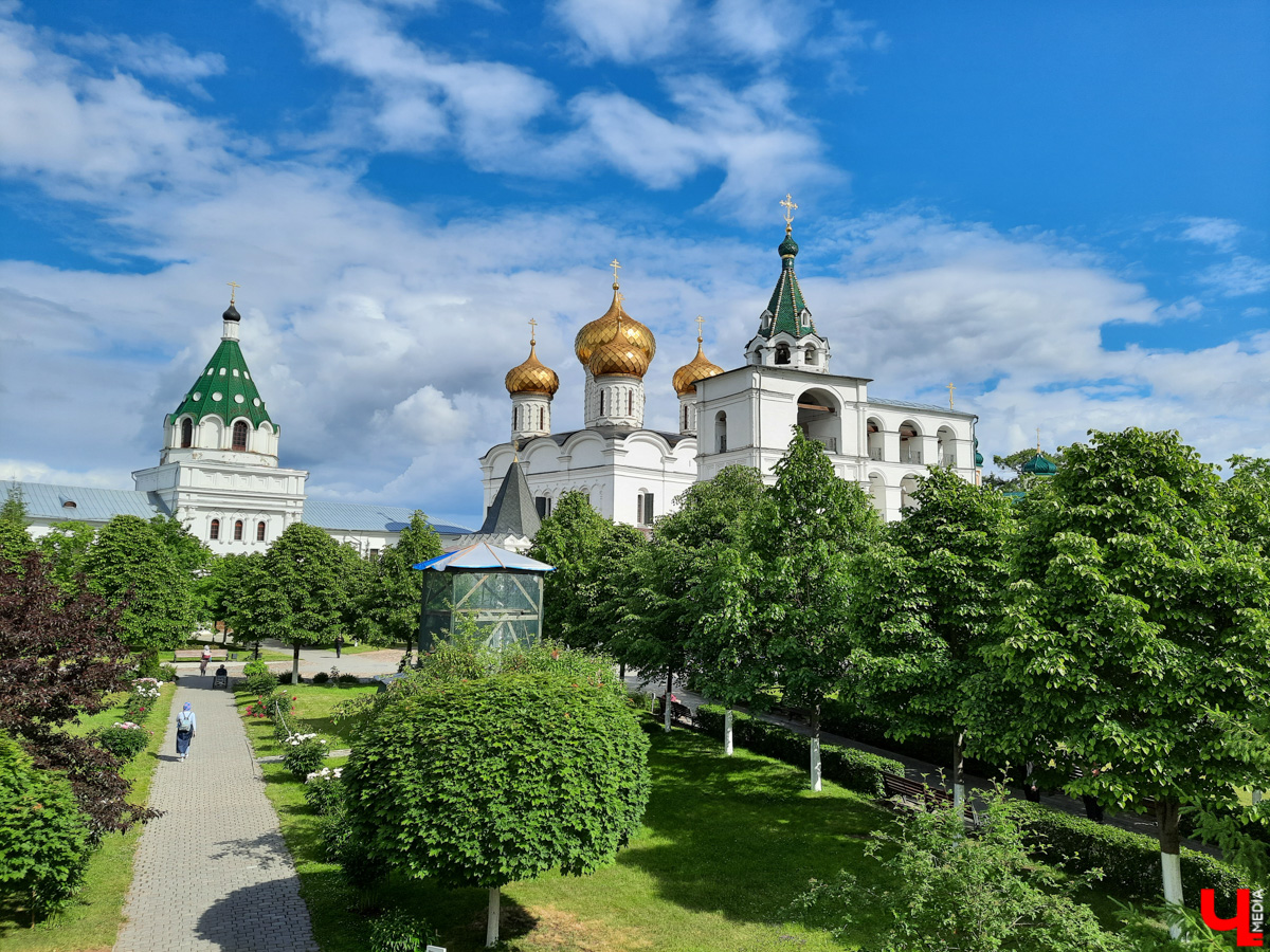 Ехать некуда? Да бросьте! Бросьте дела и айда в Кострому. Мы там побывали, делимся впечатлениями и фото.