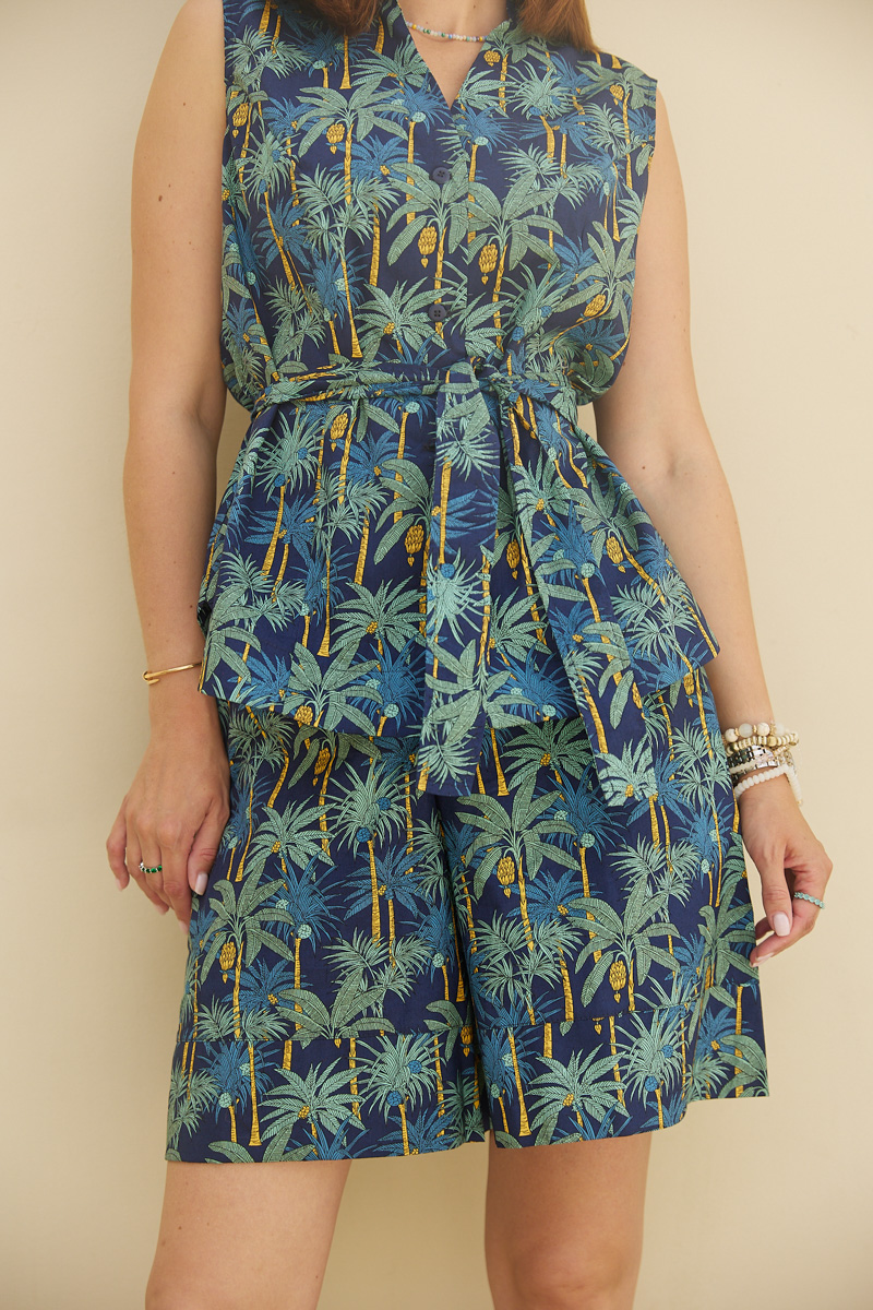 «Никогда не выйду из дома без сережек, без них чувствую себя голой», — признается Рената Нарзиева, владелица бутика «Астрель», и сразу же выдает главный секрет своего стиля — внимание к деталям. Именно они в одно мгновение превращают классический сдержанный образ в легкий и романтичный. Рената стала героиней рубрики «Свой стиль» и собрала 5 актуальных образов, которые могут стать идеальной капсулой.