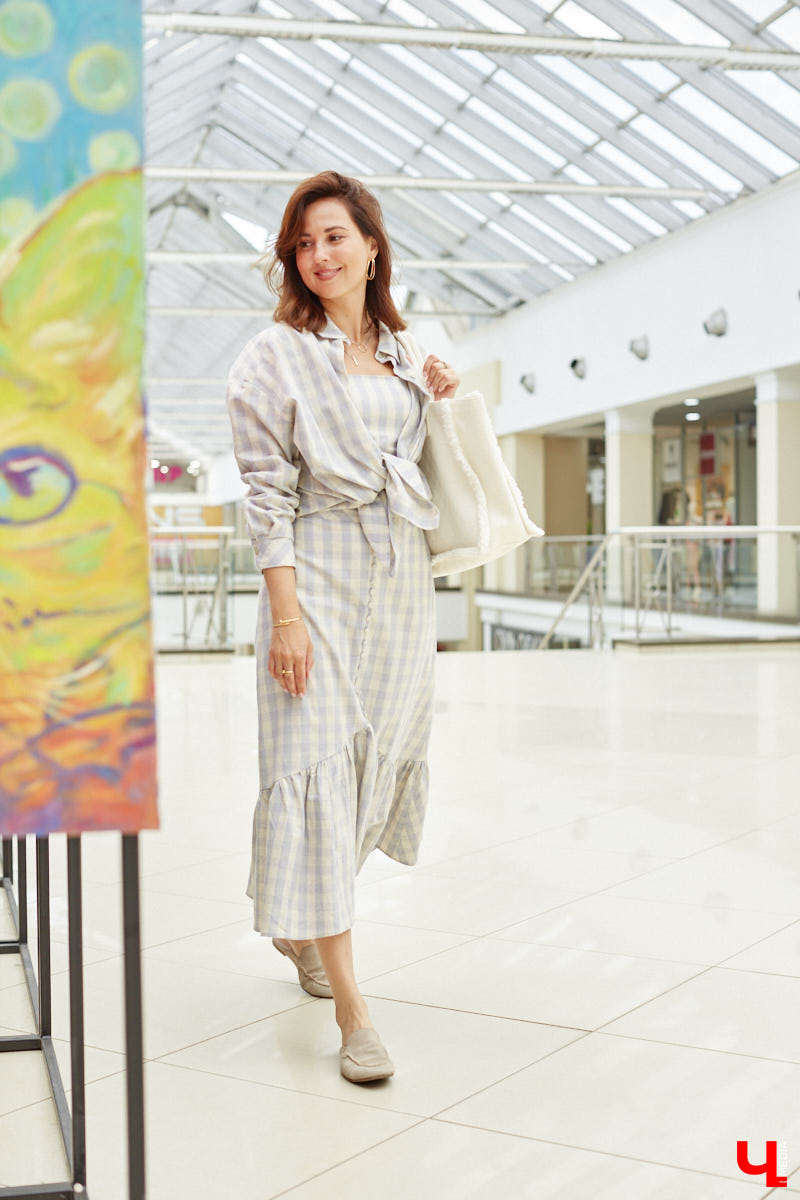 «Никогда не выйду из дома без сережек, без них чувствую себя голой», — признается Рената Нарзиева, владелица бутика «Астрель», и сразу же выдает главный секрет своего стиля — внимание к деталям. Именно они в одно мгновение превращают классический сдержанный образ в легкий и романтичный. Рената стала героиней рубрики «Свой стиль» и собрала 5 актуальных образов, которые могут стать идеальной капсулой.