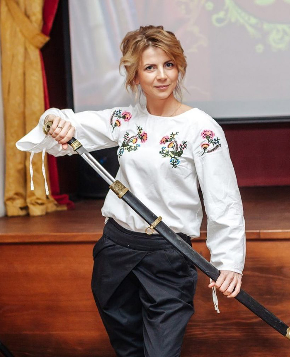 Согласитесь, иногда бывает такое чувство, что смотришь на одного человека, а видишь совершенно другого, да еще и довольно известного. Сегодня мы продемонстрируем вам, как похожи некоторые владимирские барышни на популярных актрис, певиц и телеведущих.