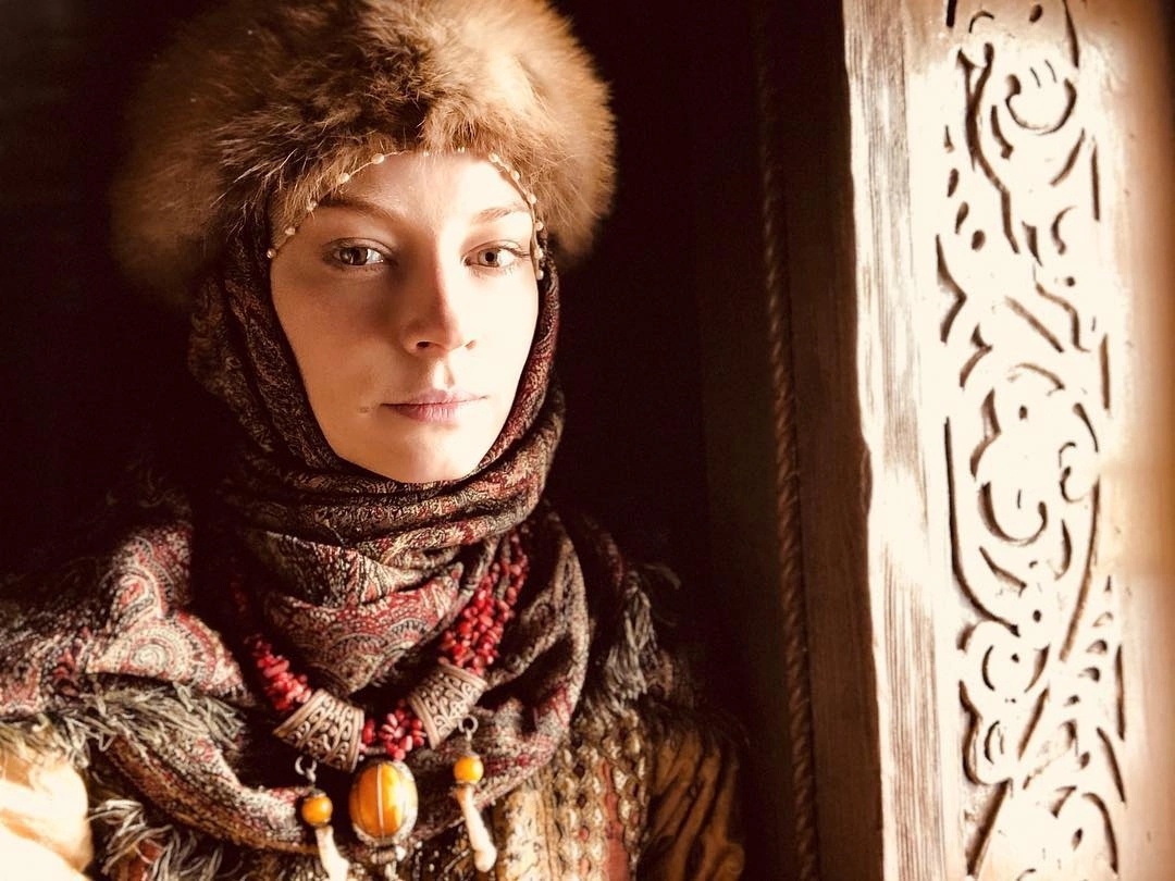 Согласитесь, иногда бывает такое чувство, что смотришь на одного человека, а видишь совершенно другого, да еще и довольно известного. Сегодня мы продемонстрируем вам, как похожи некоторые владимирские барышни на популярных актрис, певиц и телеведущих.