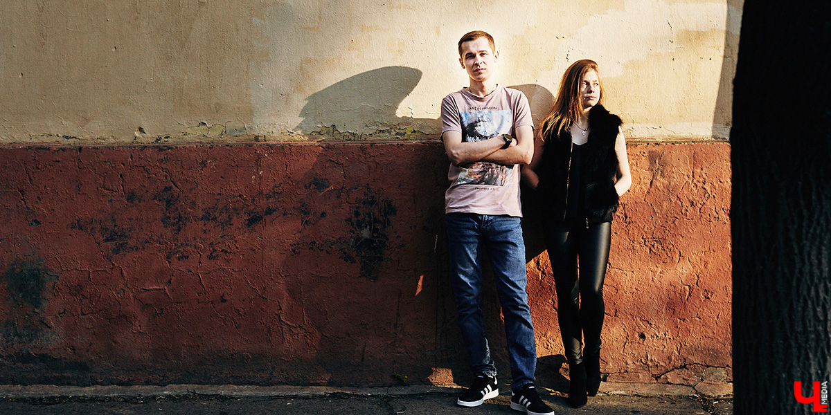 «Ключ-Медиа» уже рассказывал вам о помощнике машиниста, который написал песню, за сутки набравшую 46 тысяч прослушиваний. Сегодня наш земляк Эдгар со своим проектом EDZAR продолжает путь на вершины музыкального Олимпа: буквально на днях контракт с ним подписал крупнейший и старейший рекорд-лейбл «Союз Мьюзик». А недавно композиции артиста стали крутить даже в Израиле.