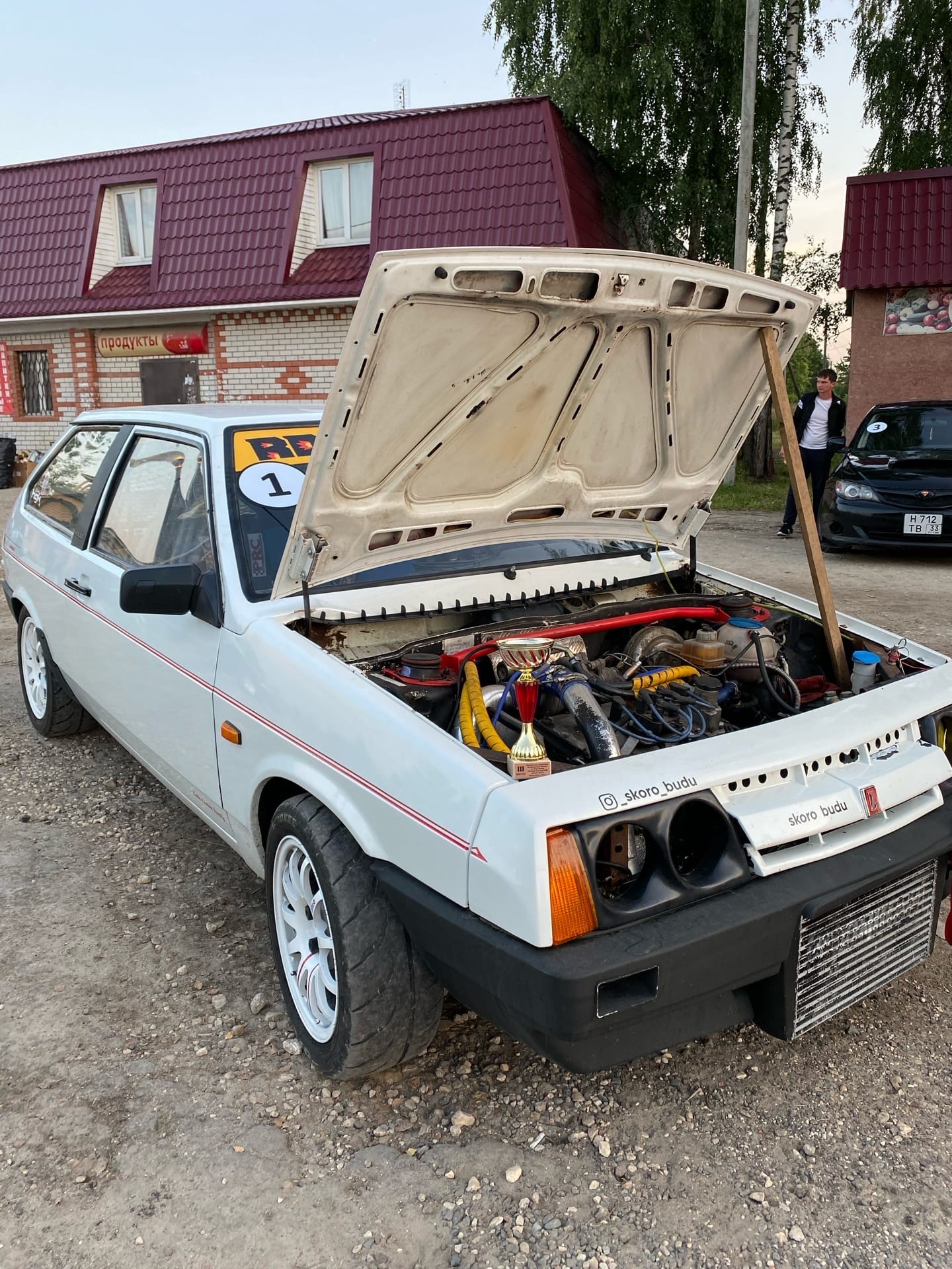 Впервые за 7 лет в регионе состоялись официальные уличные гонки. В Бараках прошел первый этап чемпионата по автомобильному спорту в дисциплине дрэг-рейсинг. Участие в нем приняли три десятка экипажей из Владимирской, Ивановской, Московской областей, Ярославля, Нижнего Новгорода и даже Иркутска. Судя по потрясающим фото, зрелище было ярким. Почти как в легендарном «Форсаже»!