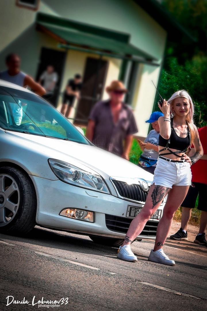 Впервые за 7 лет в регионе состоялись официальные уличные гонки. В Бараках прошел первый этап чемпионата по автомобильному спорту в дисциплине дрэг-рейсинг. Участие в нем приняли три десятка экипажей из Владимирской, Ивановской, Московской областей, Ярославля, Нижнего Новгорода и даже Иркутска. Судя по потрясающим фото, зрелище было ярким. Почти как в легендарном «Форсаже»!