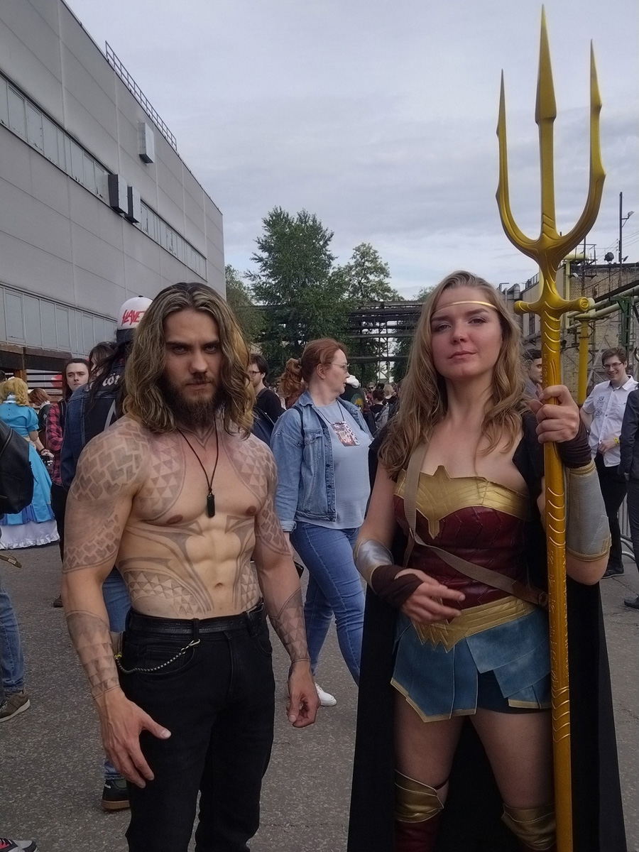 Житель Коврова примерил на себя роль легендарного персонажа комиксов. В образе брутального наследника трона Атлантиды Кирилл Павленко участвовал в косплей-фестивале. Получилось правдоподобно. Все благодаря внешнему сходству с Акваменом и идентичному рисунку на торсе.