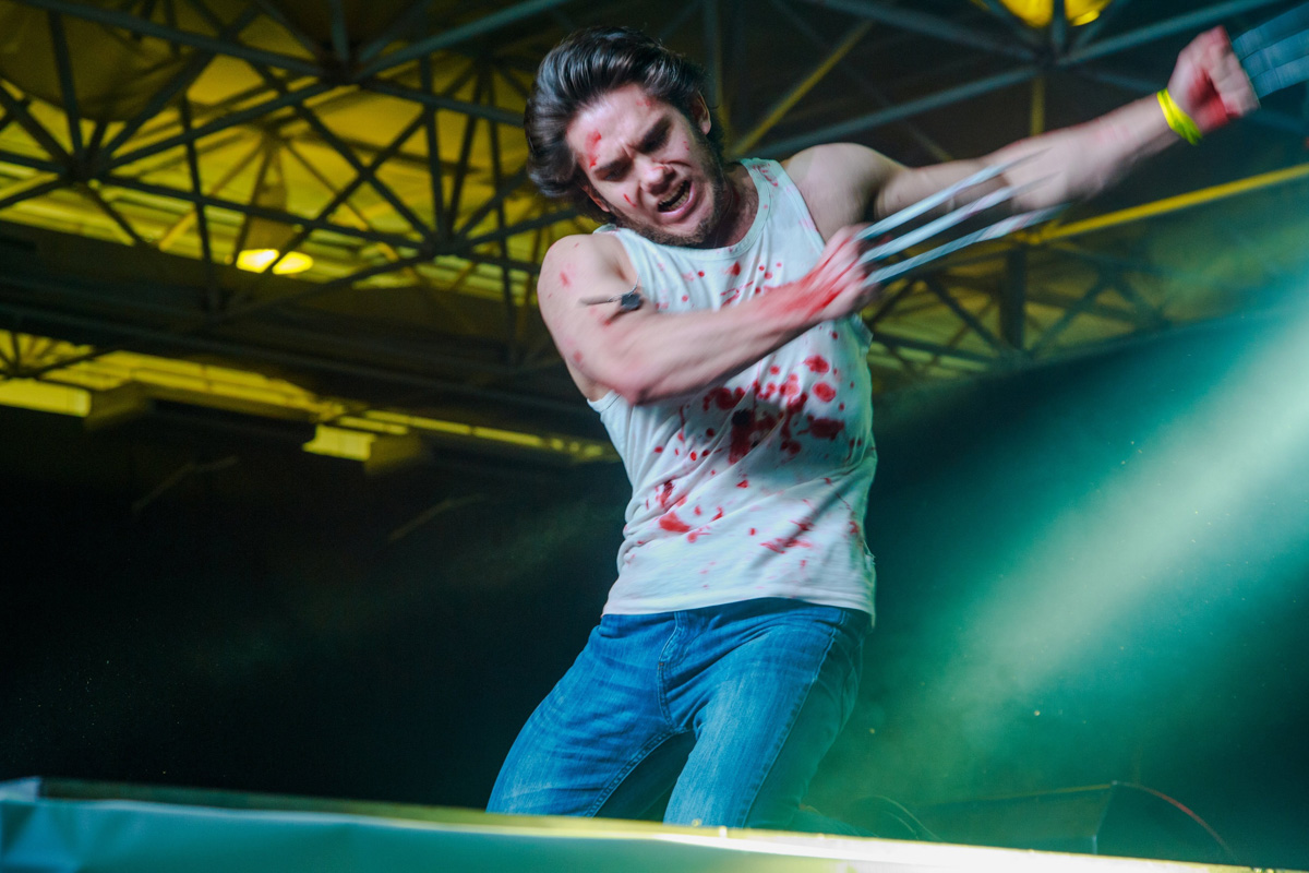 Житель Коврова примерил на себя роль легендарного персонажа комиксов. В образе брутального наследника трона Атлантиды Кирилл Павленко участвовал в косплей-фестивале. Получилось правдоподобно. Все благодаря внешнему сходству с Акваменом и идентичному рисунку на торсе.