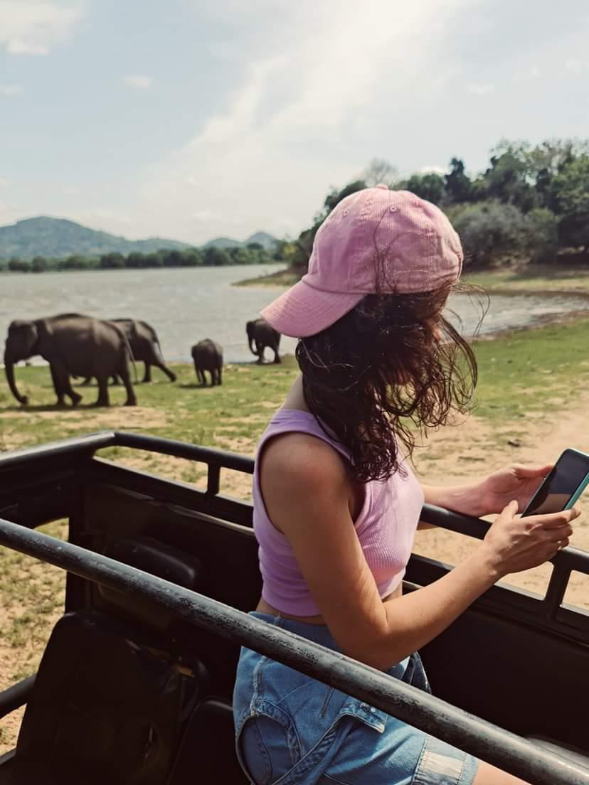 Владимирская танцовщица Алена Пона этим летом выбрала местом для отдыха Шри-Ланку – страну чая, джунглей, азиатского колорита и серфинга. Побывав там, девушка осталась под приятным впечатлением. Чем же пленил ее райский уголок?