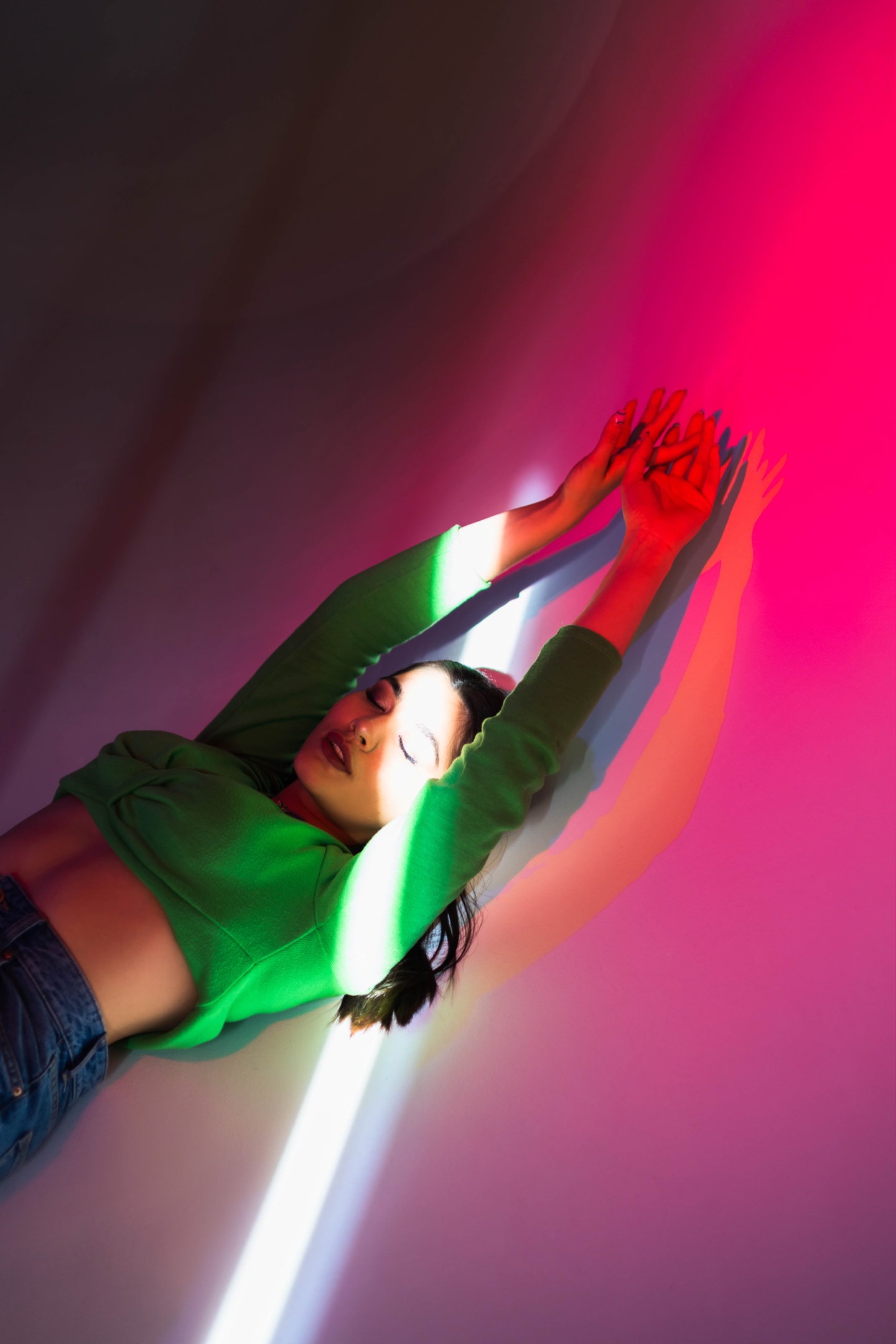 Недавно масштабная съёмка по мотивам фильма «Малена» привлекла внимание горожан. В кадре – семнадцать парней и блогер Мария Киселёва, за кадром – фотограф Марина Северянова. Знакомимся с девушкой, которая воплотила креативный проект в жизнь.