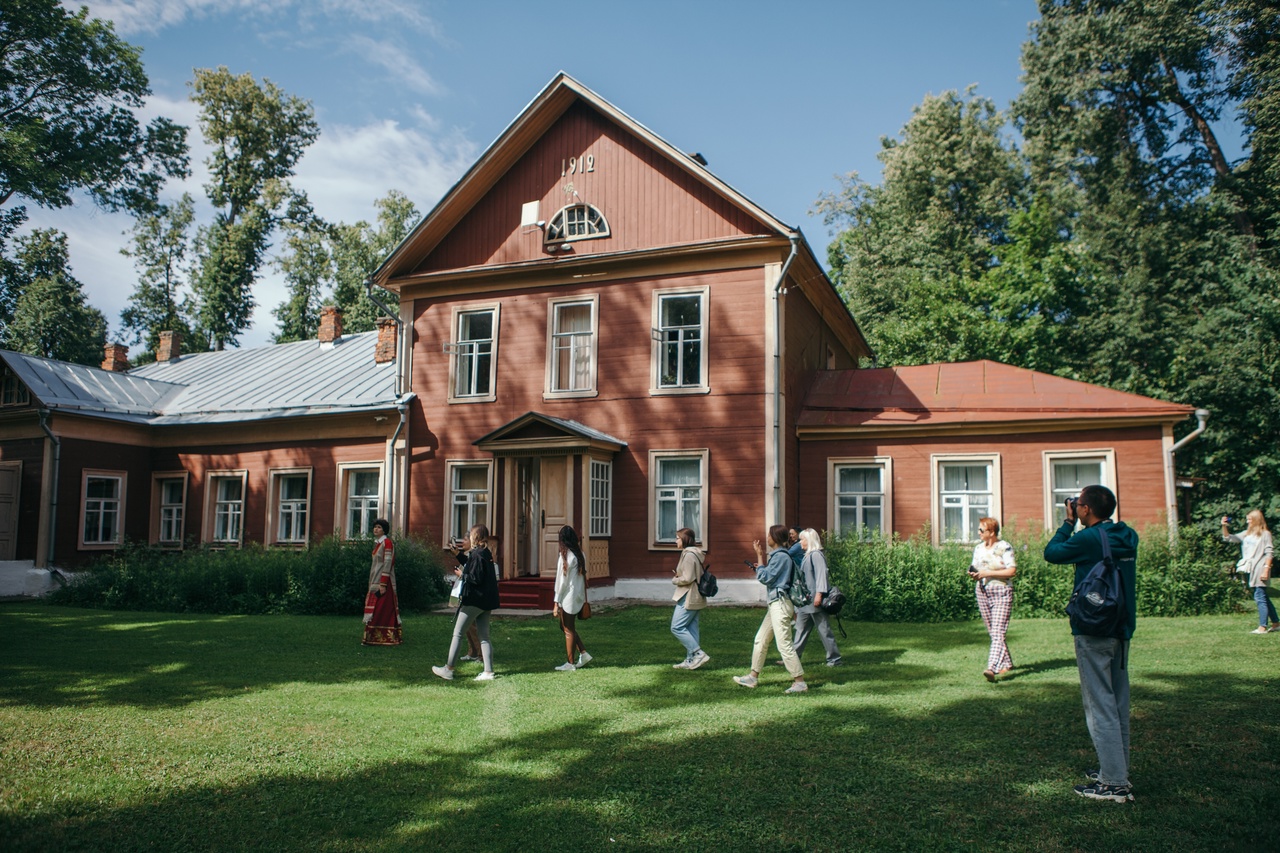 В июле администрация Собинского района презентовала маршрут «По Суворовским местам», который охватывает села Ундол, Черкутино, Алепино, Кистыш и сельцо Орехово. Это пункты назначения не только славятся своими прекрасными видами. Это сама история, связанная с выдающимися людьми Владимирщины.
