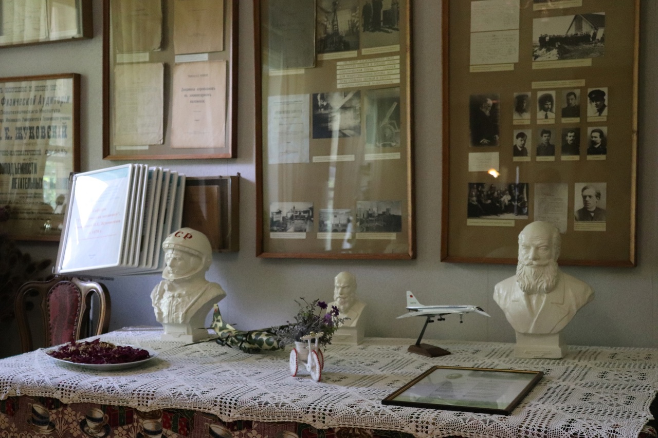 В июле администрация Собинского района презентовала маршрут «По Суворовским местам», который охватывает села Ундол, Черкутино, Алепино, Кистыш и сельцо Орехово. Это пункты назначения не только славятся своими прекрасными видами. Это сама история, связанная с выдающимися людьми Владимирщины.