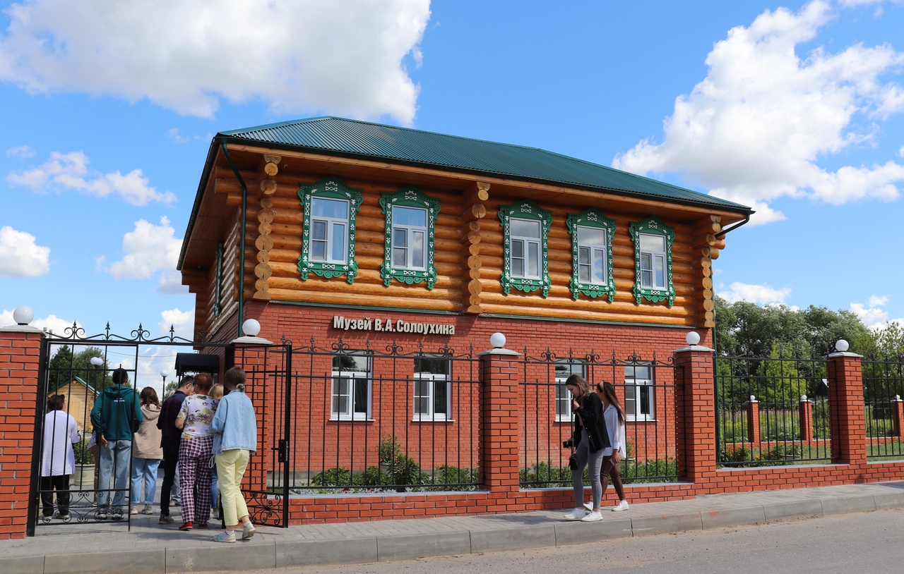 В июле администрация Собинского района презентовала маршрут «По Суворовским местам», который охватывает села Ундол, Черкутино, Алепино, Кистыш и сельцо Орехово. Это пункты назначения не только славятся своими прекрасными видами. Это сама история, связанная с выдающимися людьми Владимирщины.