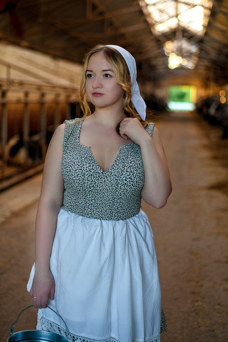 Решили рвануть летом в деревню, обязательно захватите с собой фотоаппарат. Об остальном позаботится природа. Благо живописных локаций для тематических съемок в нашем регионе полно. Образы придумать тоже не так-то сложно. Наши сегодняшние героини — тому пример.