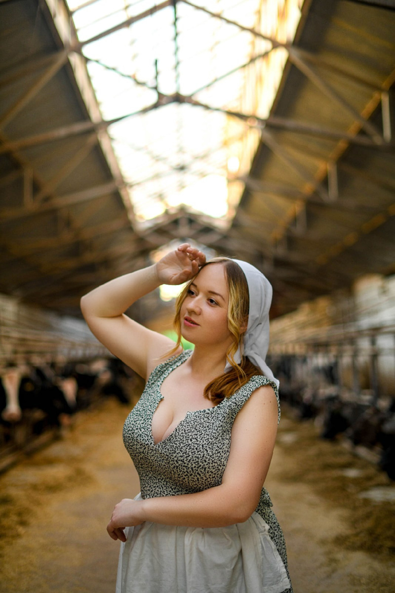 Решили рвануть летом в деревню, обязательно захватите с собой фотоаппарат. Об остальном позаботится природа. Благо живописных локаций для тематических съемок в нашем регионе полно. Образы придумать тоже не так-то сложно. Наши сегодняшние героини — тому пример.