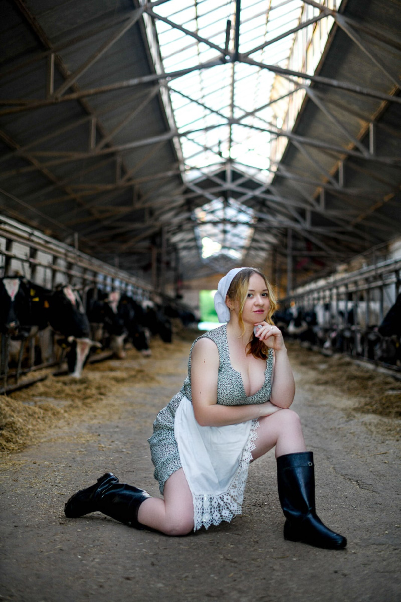 Решили рвануть летом в деревню, обязательно захватите с собой фотоаппарат. Об остальном позаботится природа. Благо живописных локаций для тематических съемок в нашем регионе полно. Образы придумать тоже не так-то сложно. Наши сегодняшние героини — тому пример.