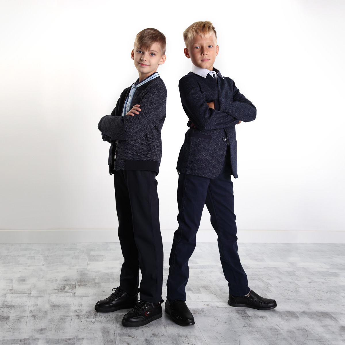 Будьте хитрее и начните подготовку к учебному году заранее! Сейчас шансы выбрать форму, которая уравняет желания взрослых с потребностями детей, намного выше. Тем более новые коллекции 2022 года уже приехали в город.