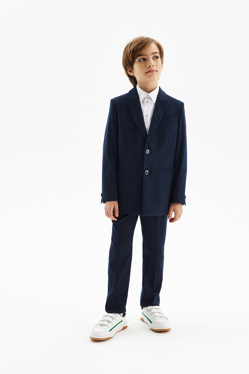 Будьте хитрее и начните подготовку к учебному году заранее! Сейчас шансы выбрать форму, которая уравняет желания взрослых с потребностями детей, намного выше. Тем более новые коллекции 2022 года уже приехали в город.