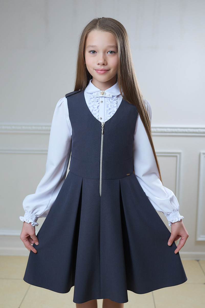 Будьте хитрее и начните подготовку к учебному году заранее! Сейчас шансы выбрать форму, которая уравняет желания взрослых с потребностями детей, намного выше. Тем более новые коллекции 2022 года уже приехали в город.