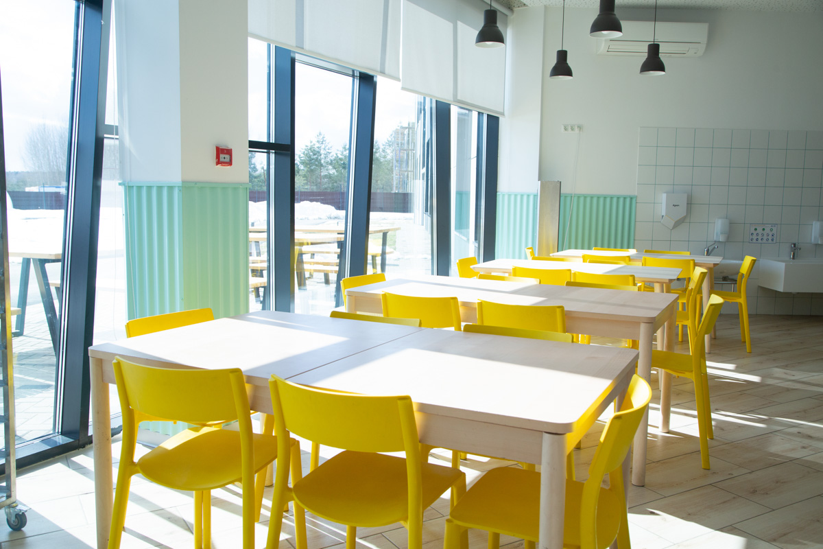 Как показывает практика, аттестат с пятерками – не гарантия успешной реализации в жизни. Гораздо важнее то, насколько хорошо у ребенка развиты soft skills – мягкие навыки, которые помогают интегрироваться в современную жизнь, адаптироваться к учебному и рабочему процессу, а также применить свои знания в реальной жизни.