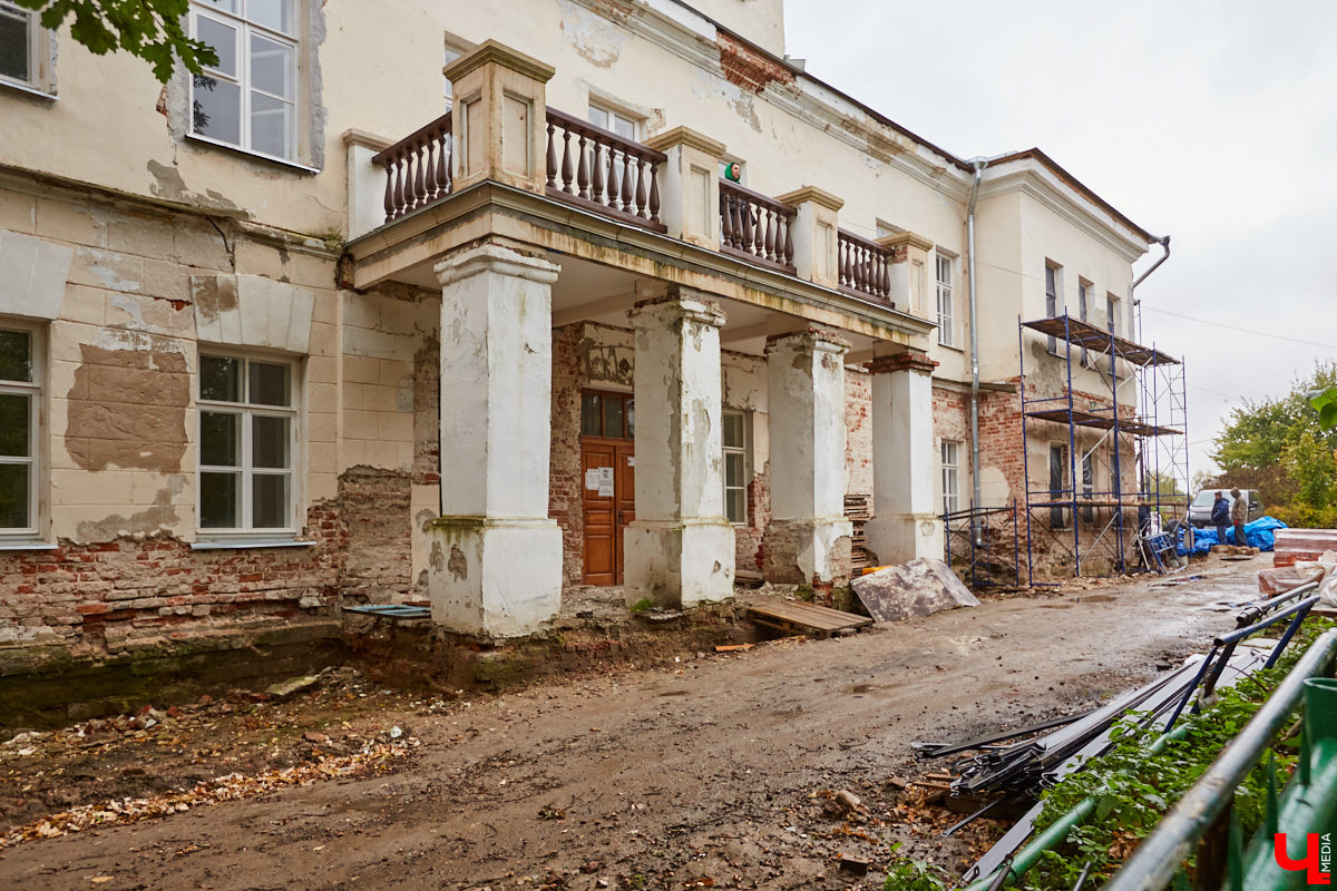 Какие-то из них уже подходят к концу, какие-то в самом разгаре, а некоторые только в планах, но от этого не менее ожидаемые. Итак, какие же стройки кипят сейчас на просторах 33-го региона?