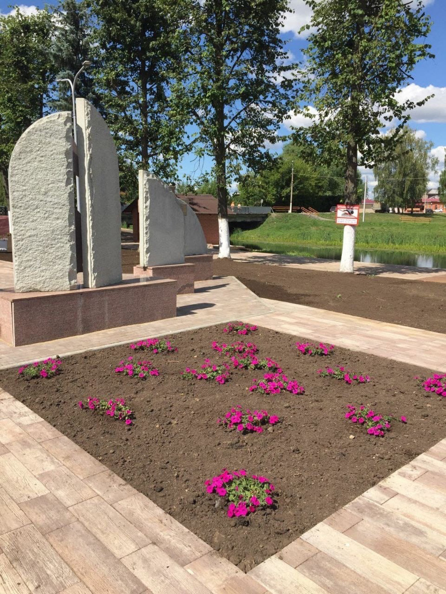 Какие-то из них уже подходят к концу, какие-то в самом разгаре, а некоторые только в планах, но от этого не менее ожидаемые. Итак, какие же стройки кипят сейчас на просторах 33-го региона?