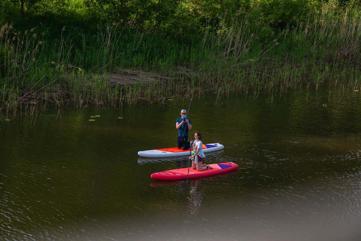 Этим летом в Суздаль приедут тысячи гостей. А сколько они сделают снимков древнего города, сосчитать невозможно. Туристические места и тайные улочки, на которых можно спрятаться от всего мира. Настоящая сувенирная шкатулка нашей страны, которую каждый открывает для себя сам, в объективе гостей и местных жителей.
