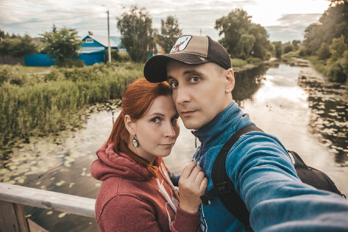 Этим летом в Суздаль приедут тысячи гостей. А сколько они сделают снимков древнего города, сосчитать невозможно. Туристические места и тайные улочки, на которых можно спрятаться от всего мира. Настоящая сувенирная шкатулка нашей страны, которую каждый открывает для себя сам, в объективе гостей и местных жителей.