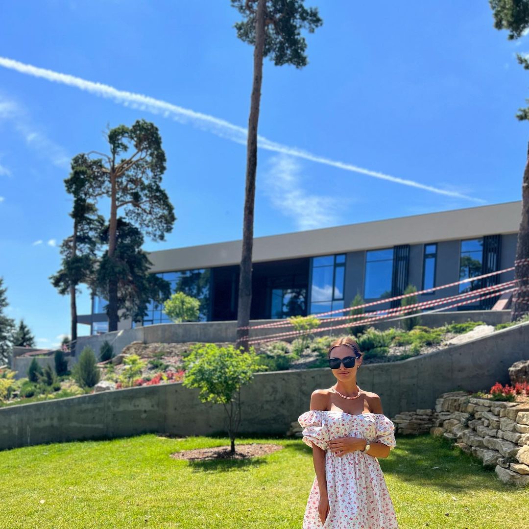 Про эту локацию, оформленную в европейском стиле, мы вам уже рассказывали. Но теперь она стала не просто красивым местом в центре города, а настоящей Меккой для владимирских блогеров. Не запостил оттуда фото – считай не был. Так ведь?