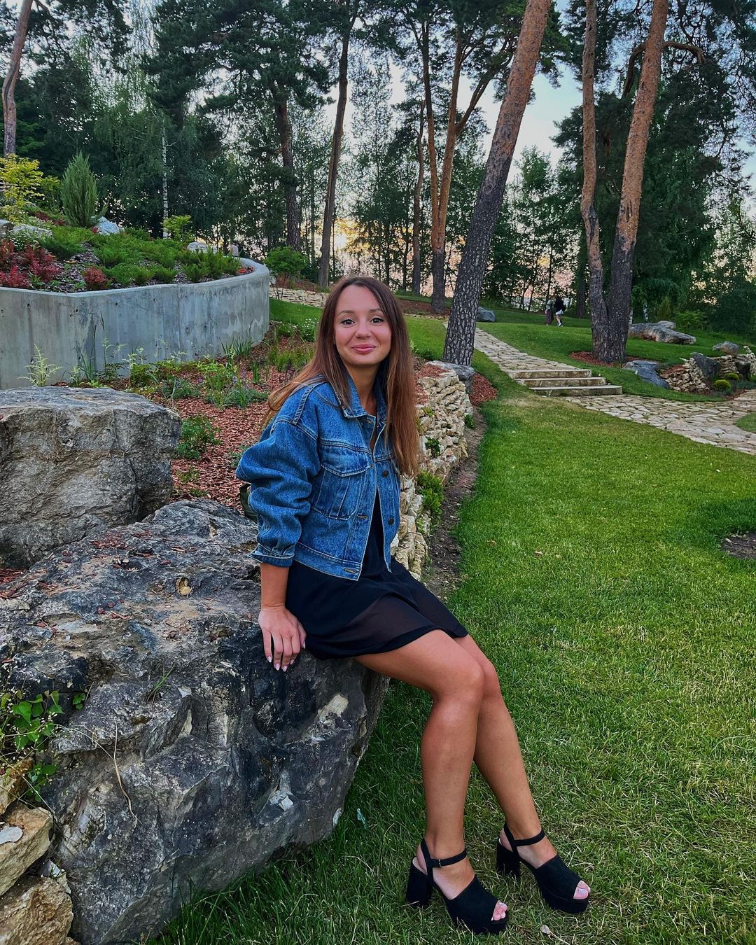 Про эту локацию, оформленную в европейском стиле, мы вам уже рассказывали. Но теперь она стала не просто красивым местом в центре города, а настоящей Меккой для владимирских блогеров. Не запостил оттуда фото – считай не был. Так ведь?