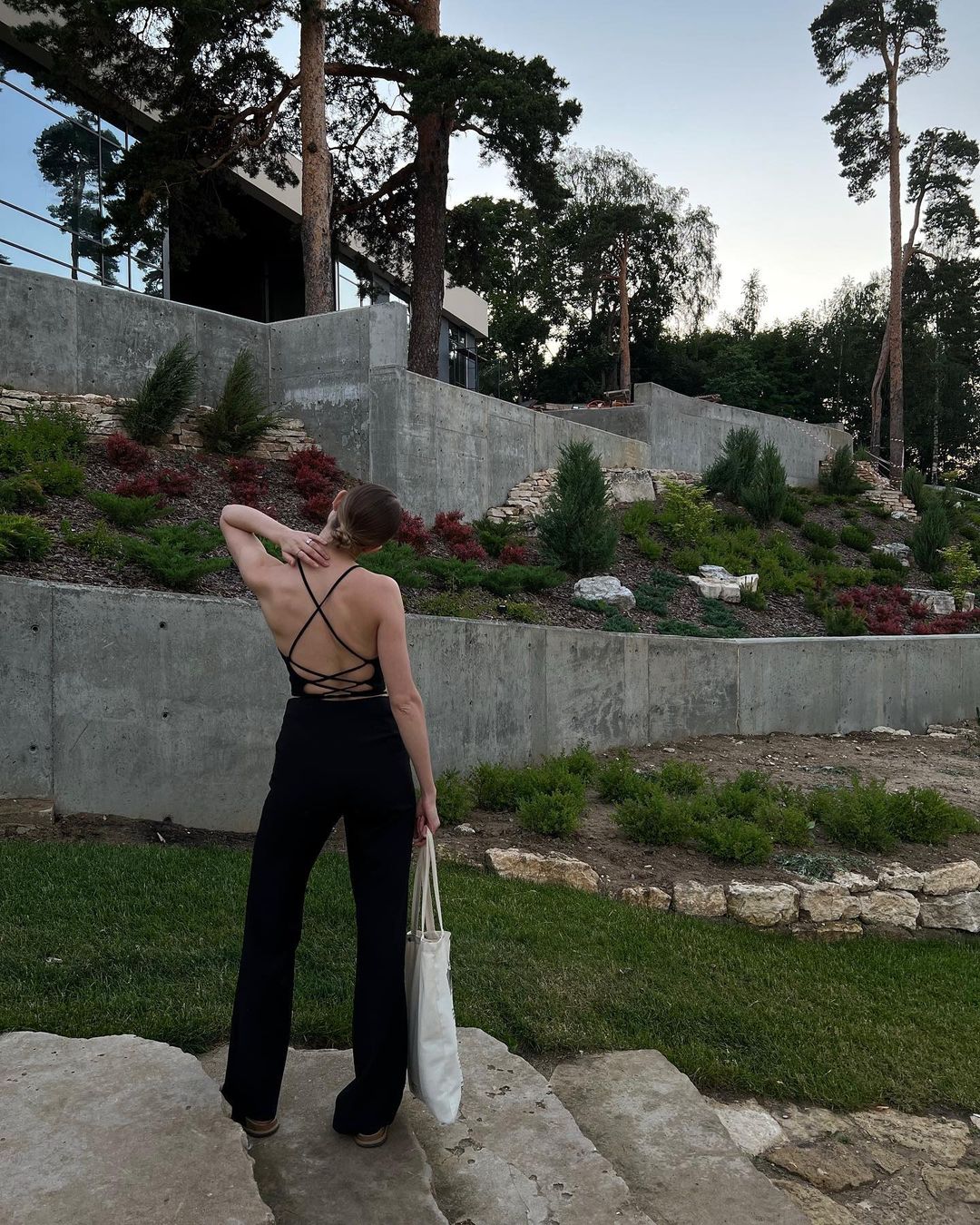 Про эту локацию, оформленную в европейском стиле, мы вам уже рассказывали. Но теперь она стала не просто красивым местом в центре города, а настоящей Меккой для владимирских блогеров. Не запостил оттуда фото – считай не был. Так ведь?