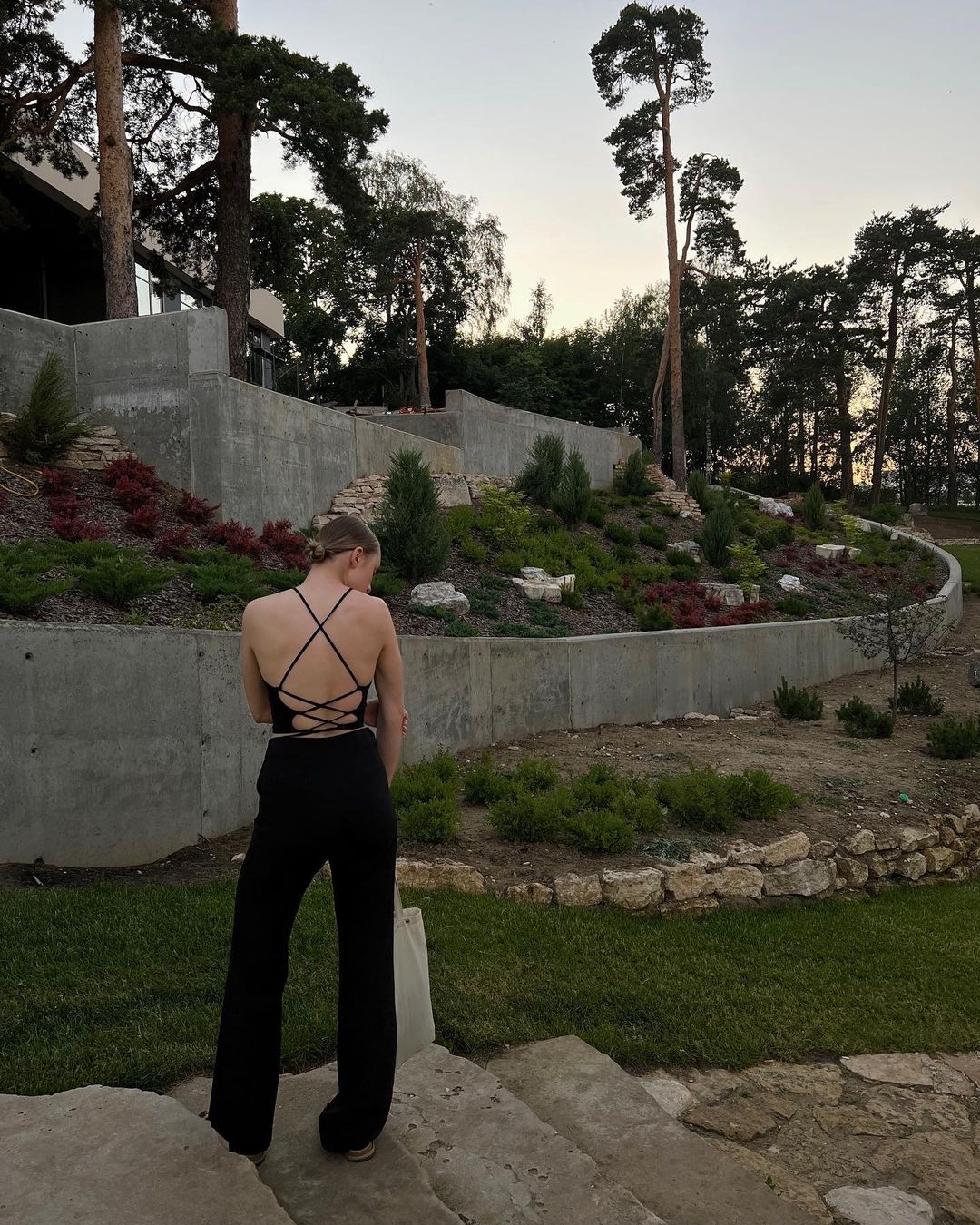 Про эту локацию, оформленную в европейском стиле, мы вам уже рассказывали. Но теперь она стала не просто красивым местом в центре города, а настоящей Меккой для владимирских блогеров. Не запостил оттуда фото – считай не был. Так ведь?