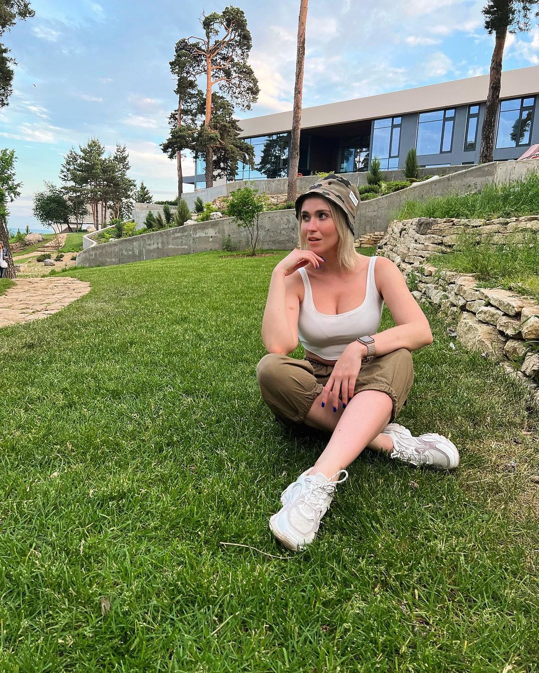 Про эту локацию, оформленную в европейском стиле, мы вам уже рассказывали. Но теперь она стала не просто красивым местом в центре города, а настоящей Меккой для владимирских блогеров. Не запостил оттуда фото – считай не был. Так ведь?