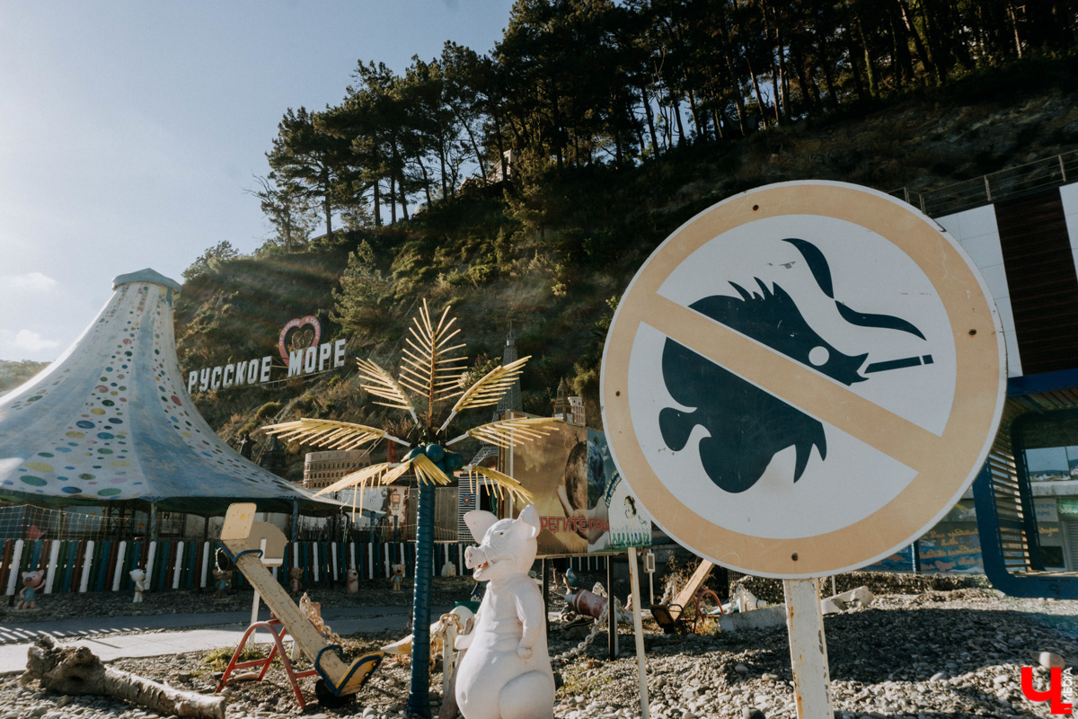 С каждым годом (начиная с 2020-го) возможность проведения отпуска на тёплом морюшке кажется всё более призрачной. Популярные заграничные курорты взвинтили цены на проживание втридорога, да и перелёт обходится в половину стоимости самолёта… Проверяем, как санкции сказались на курортах Чёрного моря, а также составляем примерный план действий экономного путешественника.