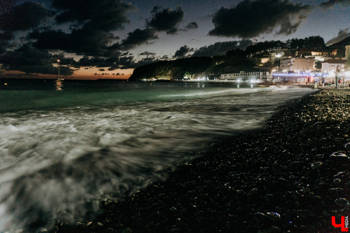 С каждым годом (начиная с 2020-го) возможность проведения отпуска на тёплом морюшке кажется всё более призрачной. Популярные заграничные курорты взвинтили цены на проживание втридорога, да и перелёт обходится в половину стоимости самолёта… Проверяем, как санкции сказались на курортах Чёрного моря, а также составляем примерный план действий экономного путешественника.