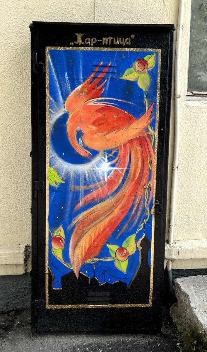 Шестого августа во Владимире открылся фестиваль уличного искусства «Загфест». Первые его результаты — расписанные в разных уголках Владимира скучные и серые коммуникационные шкафы. Где находятся новые арт-объекты?