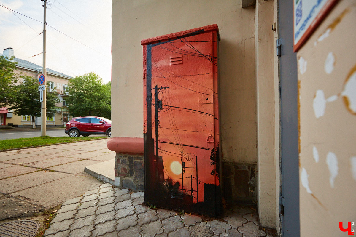 Шестого августа во Владимире открылся фестиваль уличного искусства «Загфест». Первые его результаты — расписанные в разных уголках Владимира скучные и серые коммуникационные шкафы. Где находятся новые арт-объекты?
