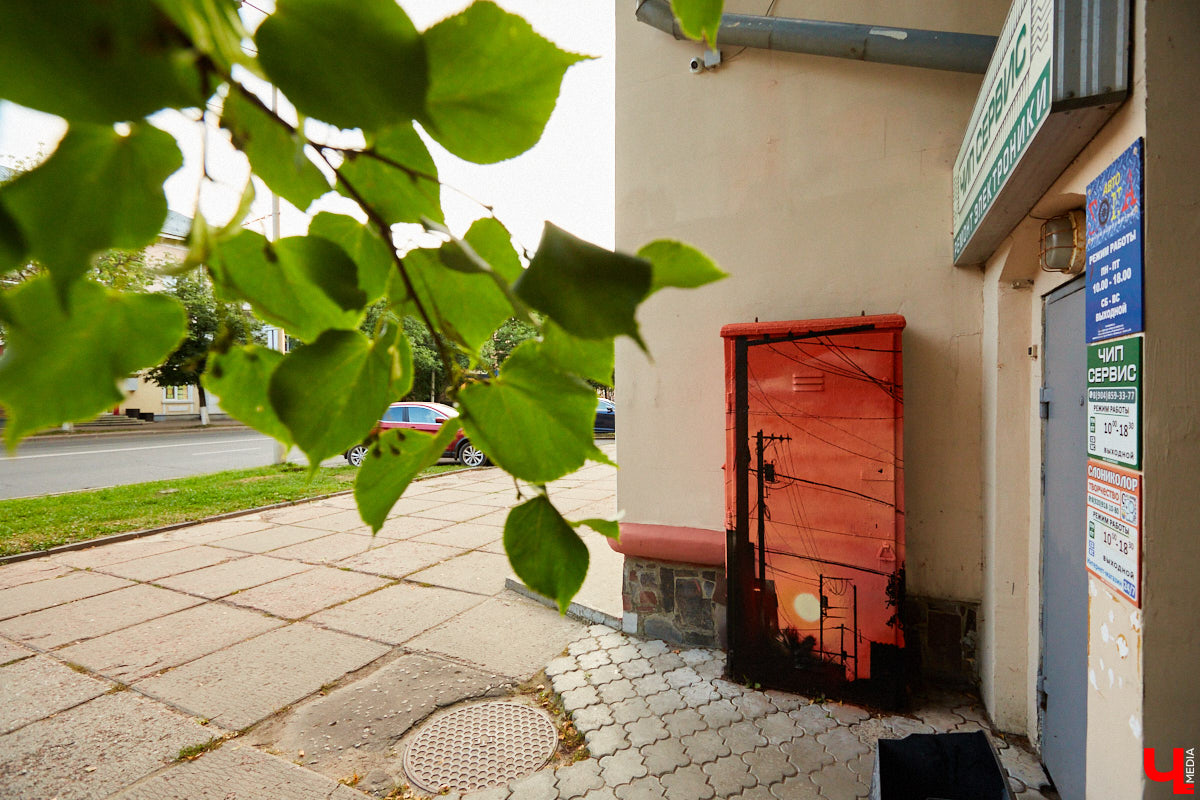 Шестого августа во Владимире открылся фестиваль уличного искусства «Загфест». Первые его результаты — расписанные в разных уголках Владимира скучные и серые коммуникационные шкафы. Где находятся новые арт-объекты?