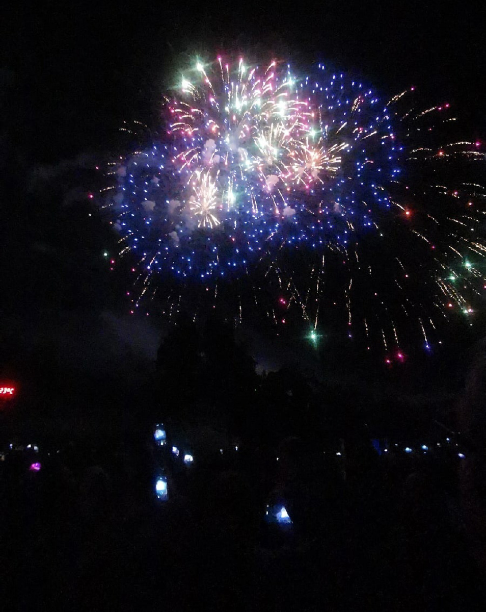 Шестого августа Муром отметил свой 1160-летний юбилей. В честь такого события было решено устроить фестиваль фейерверков. И, судя по местным социальным сетям, равнодушными зрителей он не оставил!