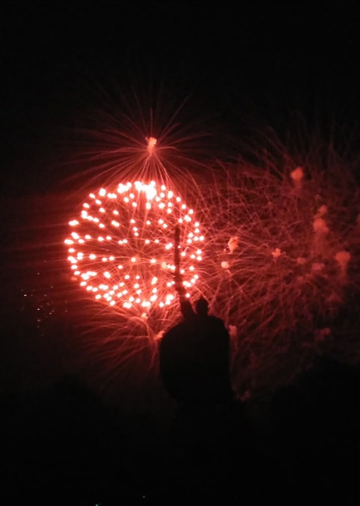 Шестого августа Муром отметил свой 1160-летний юбилей. В честь такого события было решено устроить фестиваль фейерверков. И, судя по местным социальным сетям, равнодушными зрителей он не оставил!