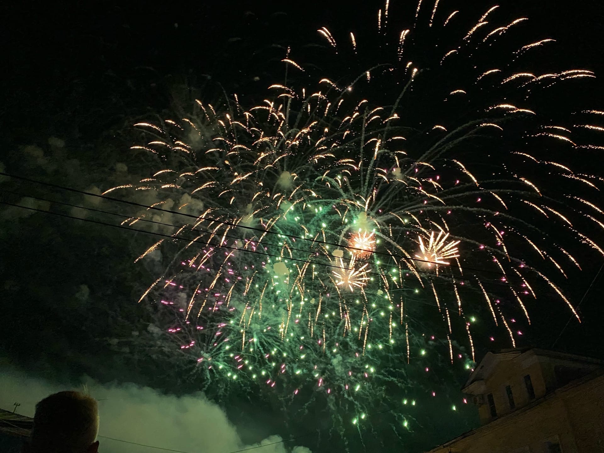 Шестого августа Муром отметил свой 1160-летний юбилей. В честь такого события было решено устроить фестиваль фейерверков. И, судя по местным социальным сетям, равнодушными зрителей он не оставил!