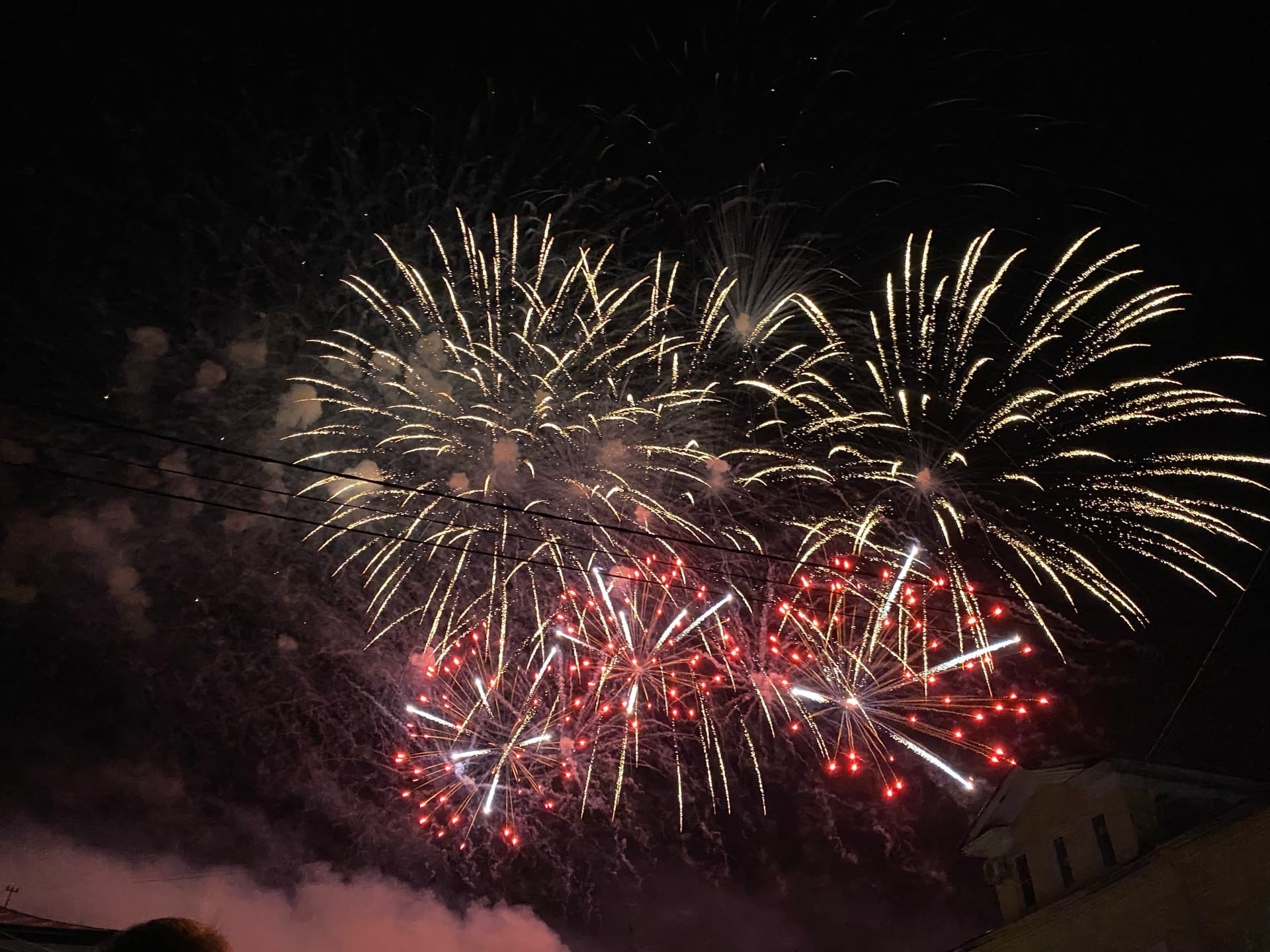 Шестого августа Муром отметил свой 1160-летний юбилей. В честь такого события было решено устроить фестиваль фейерверков. И, судя по местным социальным сетям, равнодушными зрителей он не оставил!