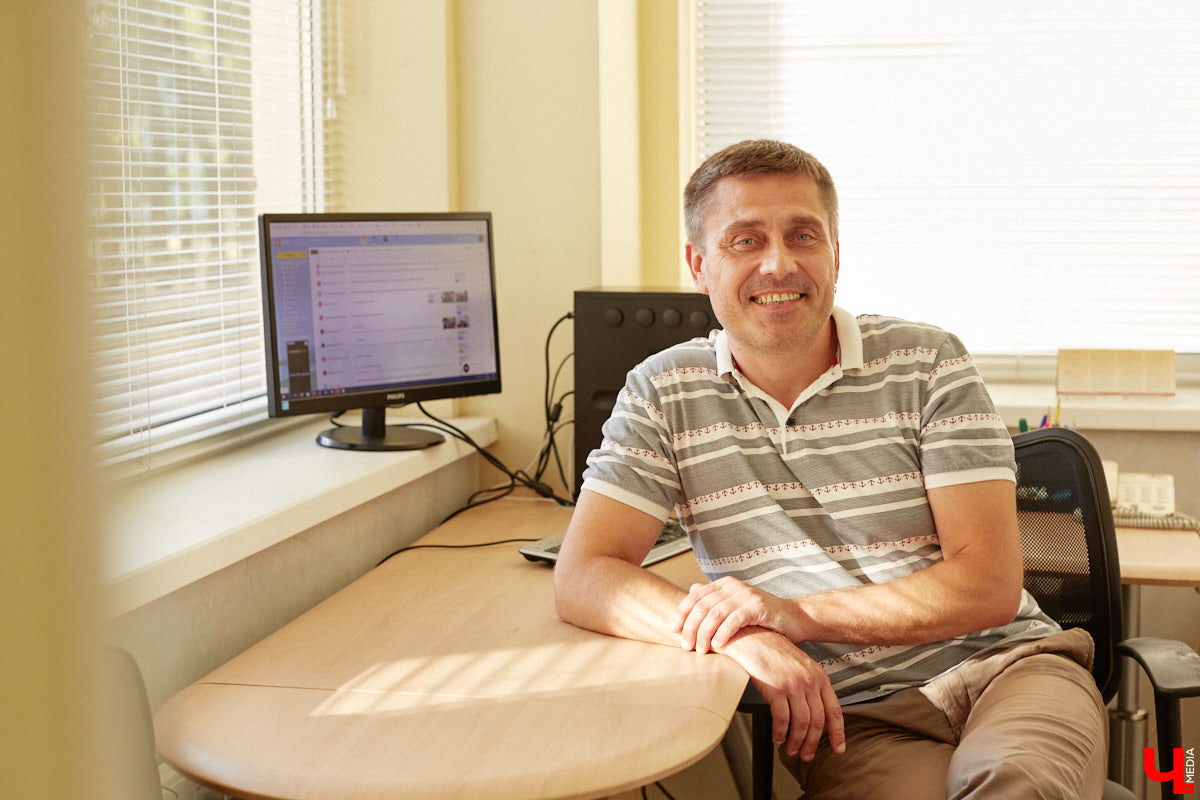 «Зебра ТВ» исполняется 10 лет. Как журналисты издания решают региональные проблемы, реагируют на угрозы и берут ли взятки? О жизни редакции рассказывает один из отцов-основателей интернет-издания, его главный редактор Сергей Головинов.