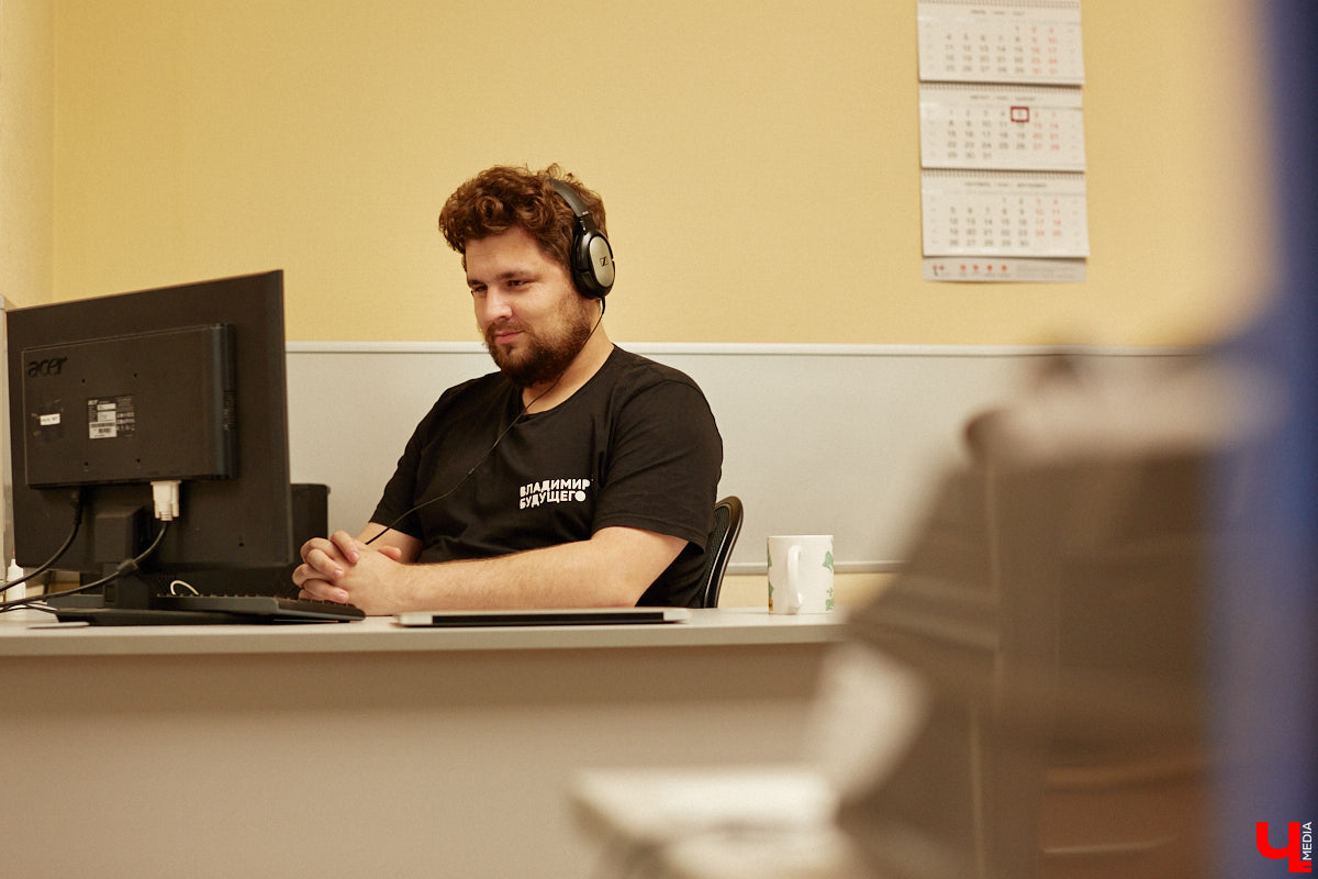 «Зебра ТВ» исполняется 10 лет. Как журналисты издания решают региональные проблемы, реагируют на угрозы и берут ли взятки? О жизни редакции рассказывает один из отцов-основателей интернет-издания, его главный редактор Сергей Головинов.