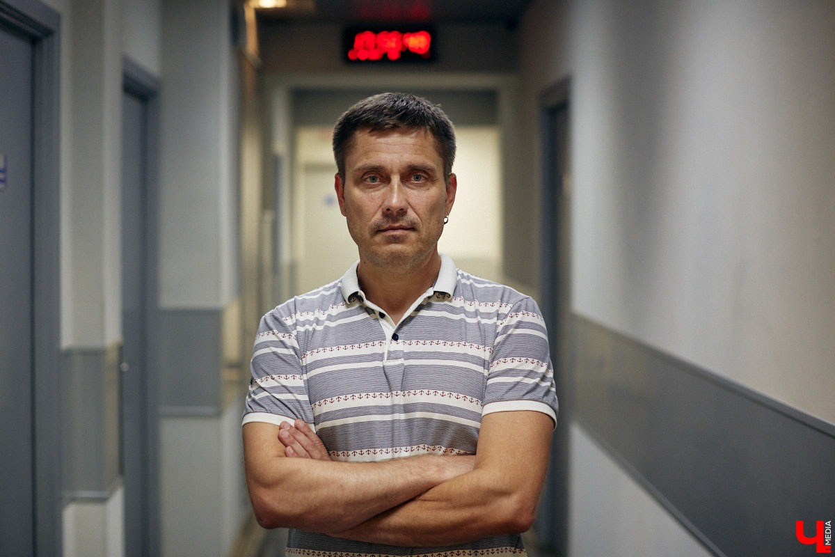 «Зебра ТВ» исполняется 10 лет. Как журналисты издания решают региональные проблемы, реагируют на угрозы и берут ли взятки? О жизни редакции рассказывает один из отцов-основателей интернет-издания, его главный редактор Сергей Головинов.