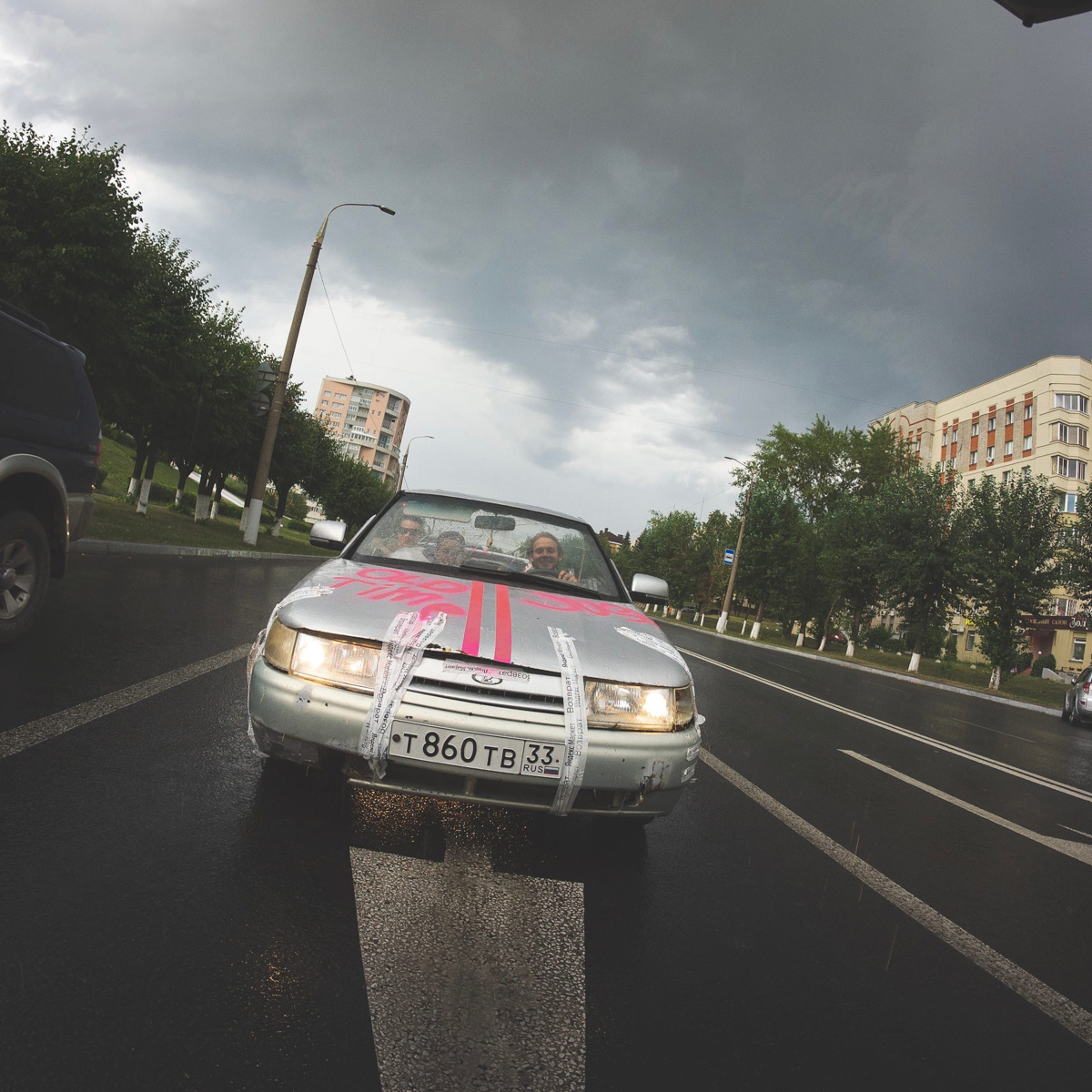 Вы уже успели заметить на улицах Владимира вазовскую «десятку», переделанную под кабриолет? Самодельный автомобиль без крыши появился на днях, а уже успел наделать шуму. «Ключ-Медиа» нашел владельца необычной машины и обсудил с ним экзотический тюнинг.