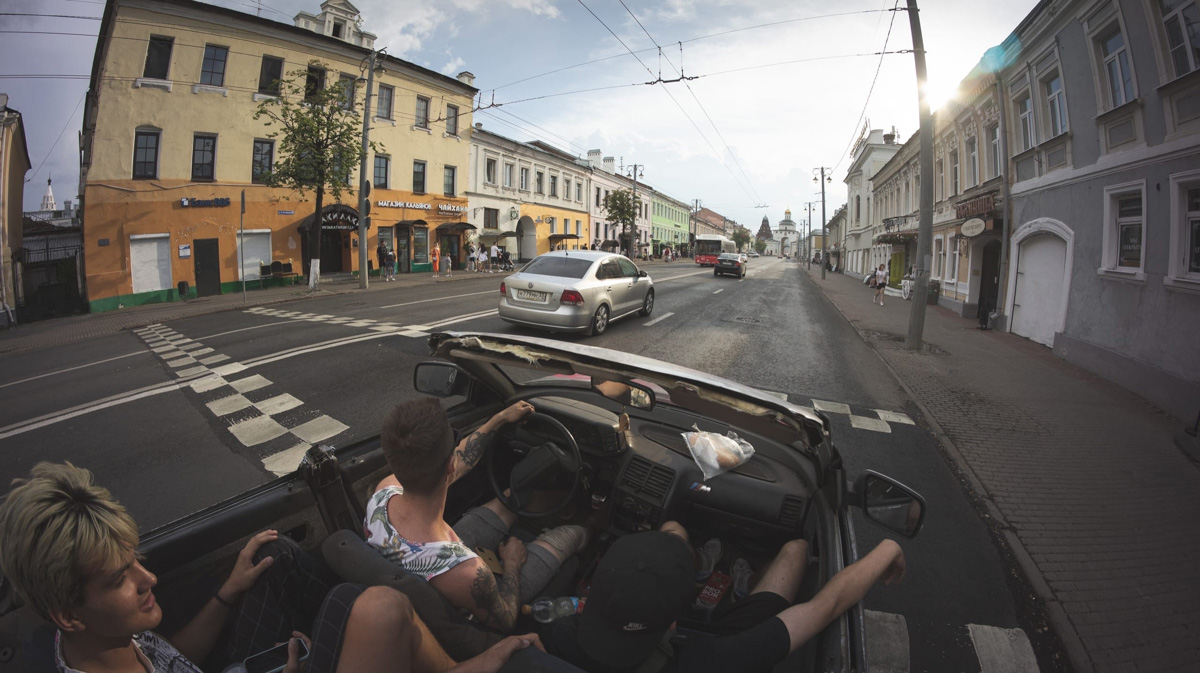 Вы уже успели заметить на улицах Владимира вазовскую «десятку», переделанную под кабриолет? Самодельный автомобиль без крыши появился на днях, а уже успел наделать шуму. «Ключ-Медиа» нашел владельца необычной машины и обсудил с ним экзотический тюнинг.