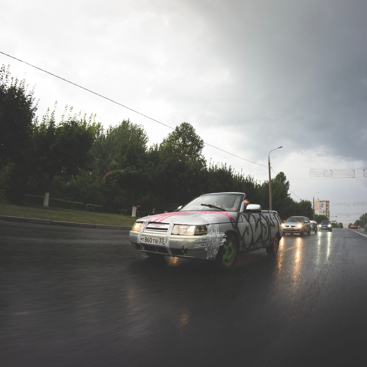 Вы уже успели заметить на улицах Владимира вазовскую «десятку», переделанную под кабриолет? Самодельный автомобиль без крыши появился на днях, а уже успел наделать шуму. «Ключ-Медиа» нашел владельца необычной машины и обсудил с ним экзотический тюнинг.