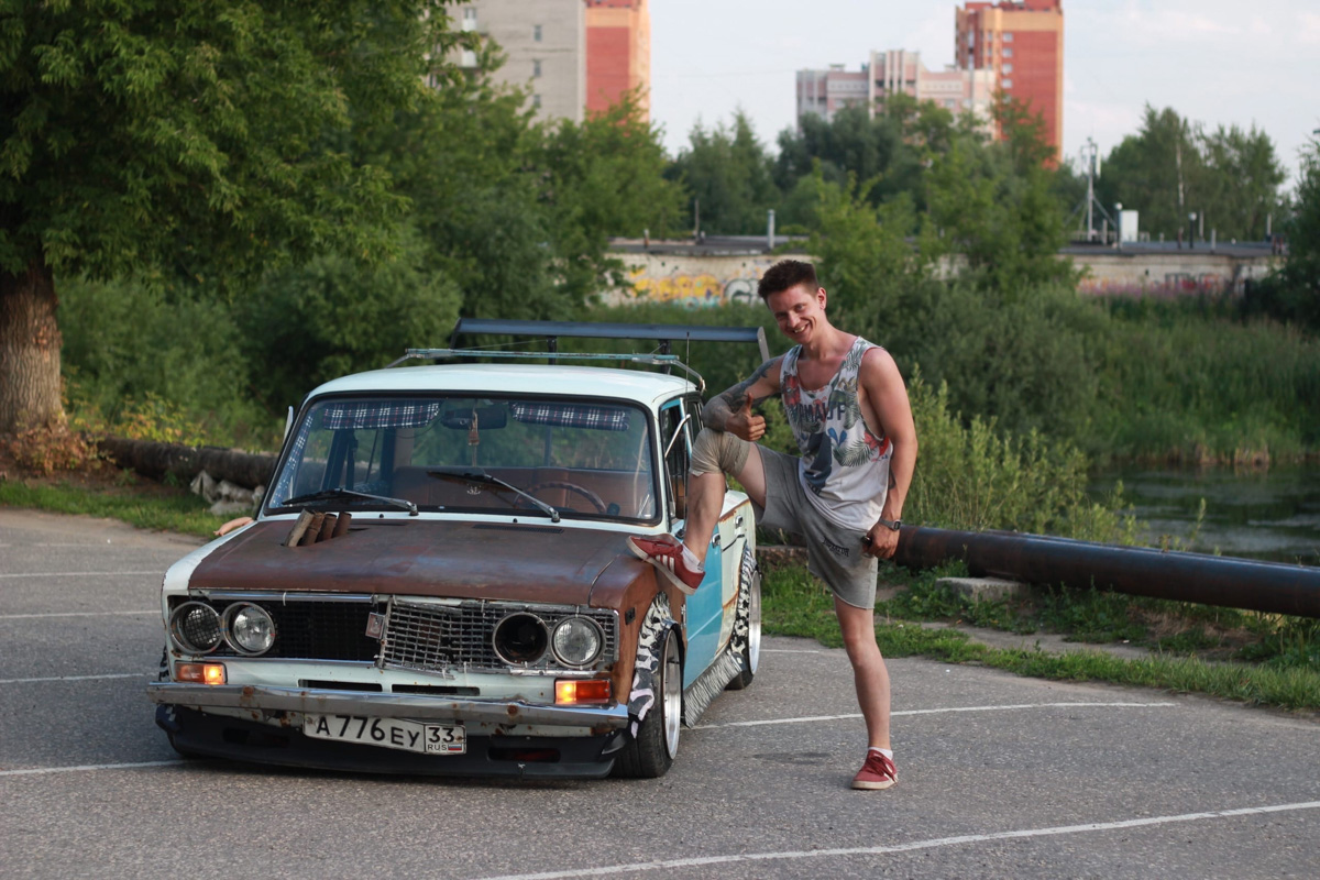 Вы уже успели заметить на улицах Владимира вазовскую «десятку», переделанную под кабриолет? Самодельный автомобиль без крыши появился на днях, а уже успел наделать шуму. «Ключ-Медиа» нашел владельца необычной машины и обсудил с ним экзотический тюнинг.