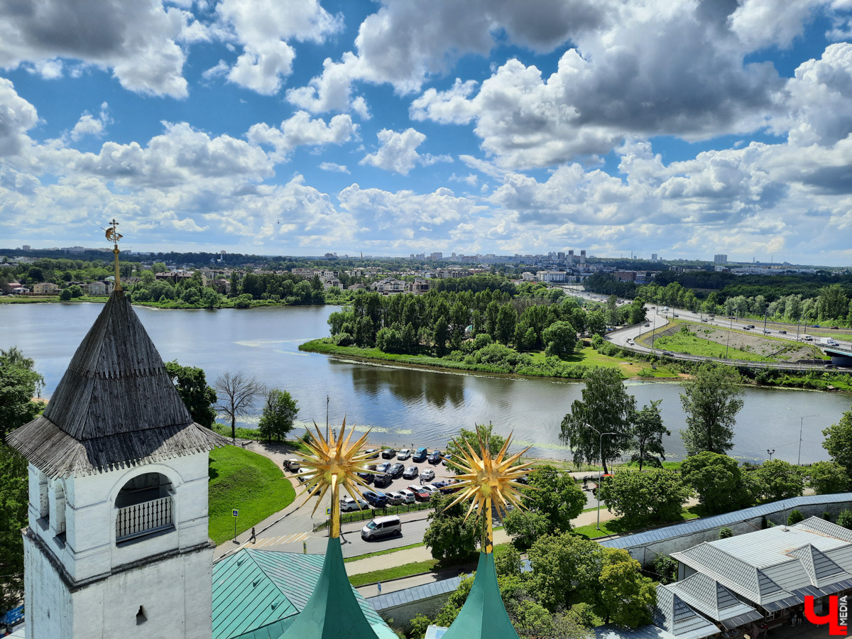 Во Владимире везде были, все видели? Айда в Ярославль считать медведей, есть икру заморскую, баклажанную, и много гулять. Делимся интересным маршрутом для тура выходного дня.