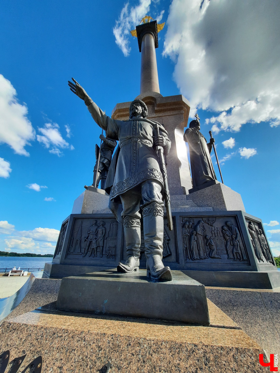 Во Владимире везде были, все видели? Айда в Ярославль считать медведей, есть икру заморскую, баклажанную, и много гулять. Делимся интересным маршрутом для тура выходного дня.